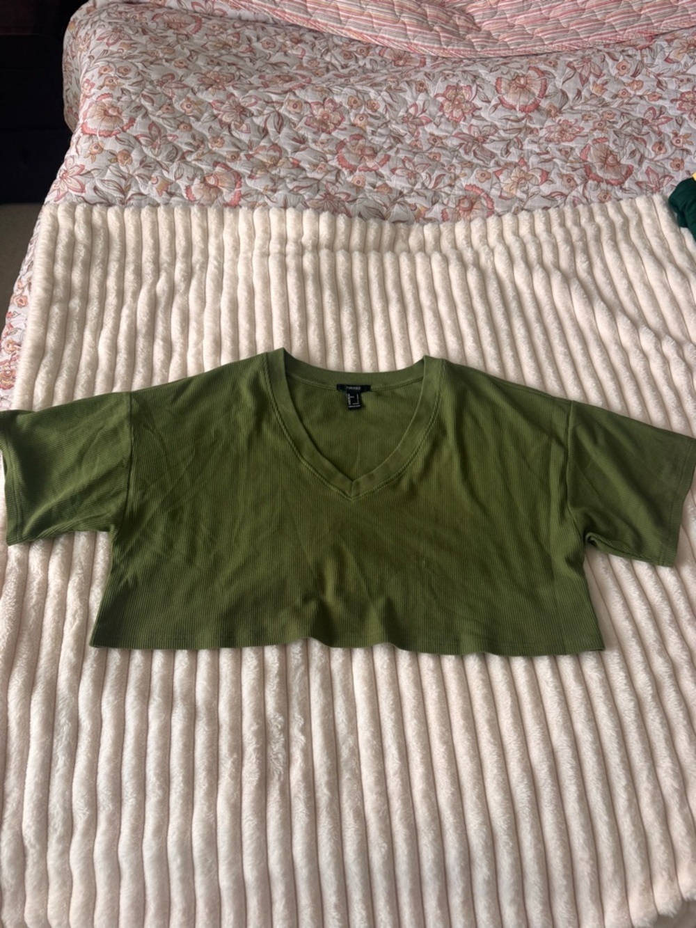Forever 21 Olive Green V-Neck Cropped Tee